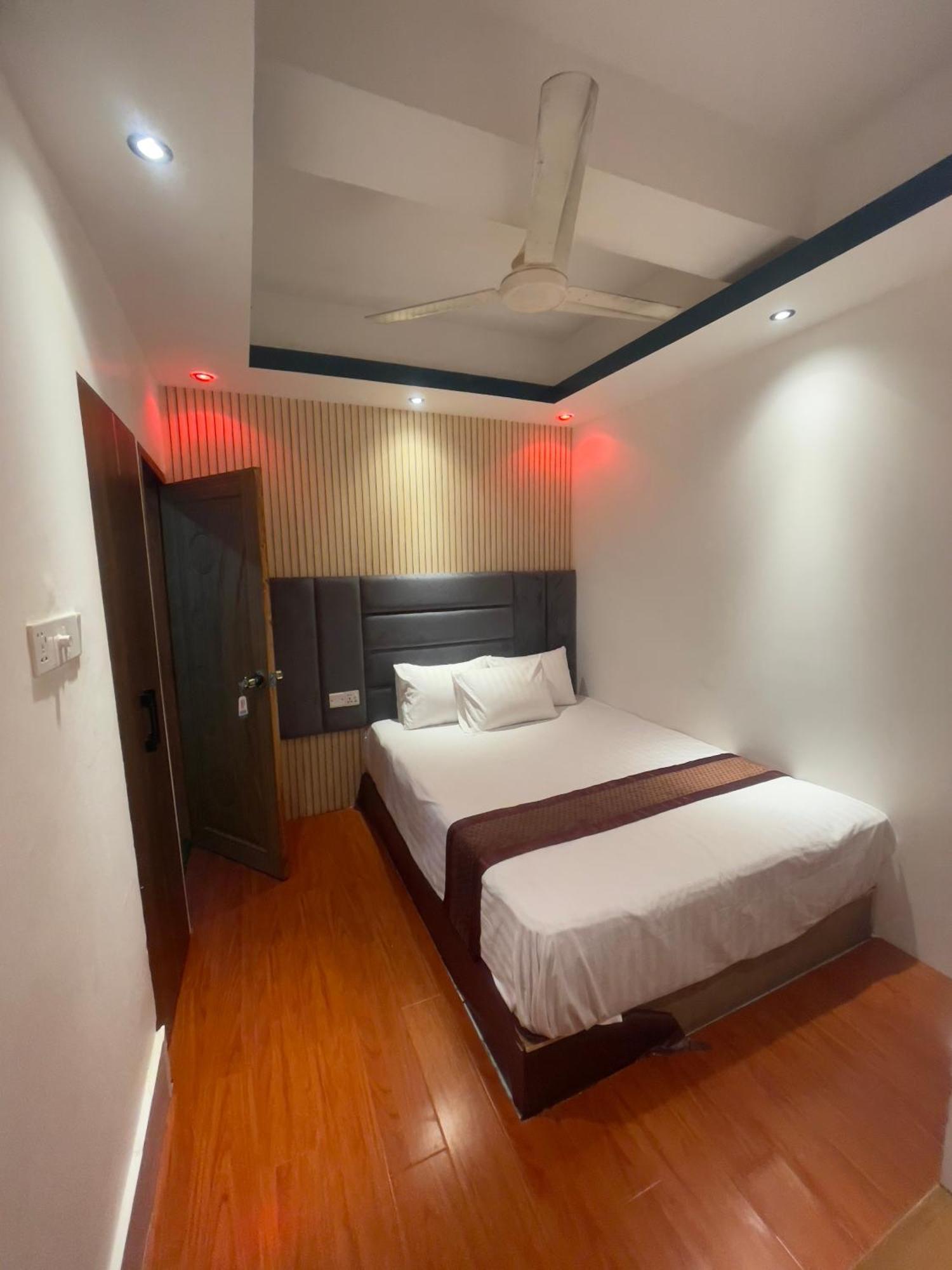 Rezala Restaurant And Residence Dhaka Ngoại thất bức ảnh